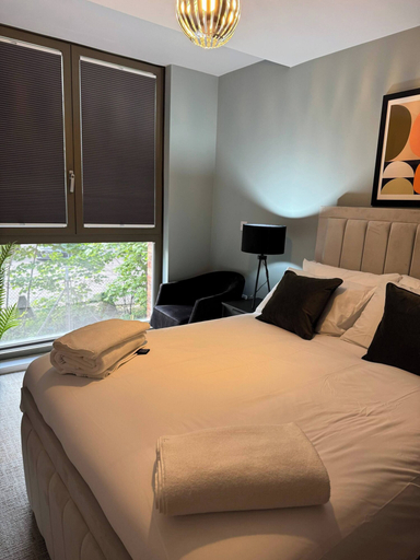 Room 2, Apartment in Botanical Gardens, Old Trafford, Manchester