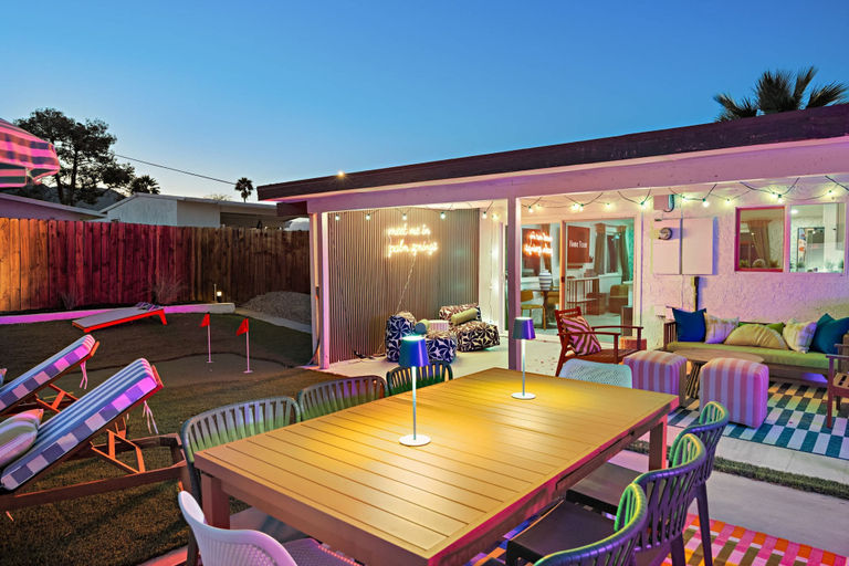 Room 2, Peaks Palms Oasis - Heated Pool - Games, Riverside