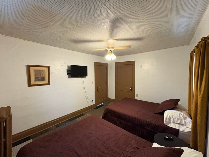 Bedroom 3, Amaris Inn, Spink
