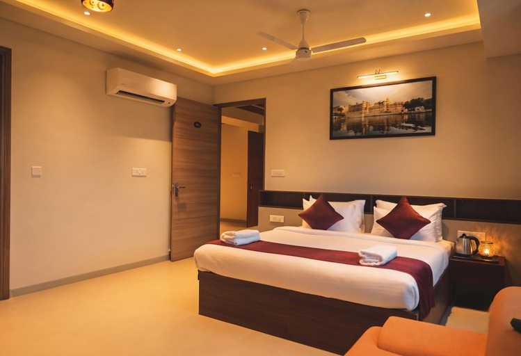 Room 4, Hotel Layover Stay-3 Minutes From the Airport, Jaipur