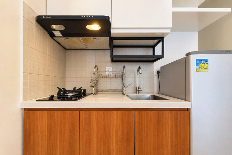 Private kitchen 5, Calm Studio At Supermall Mansion Apartment Benson Tower, Surabaya
