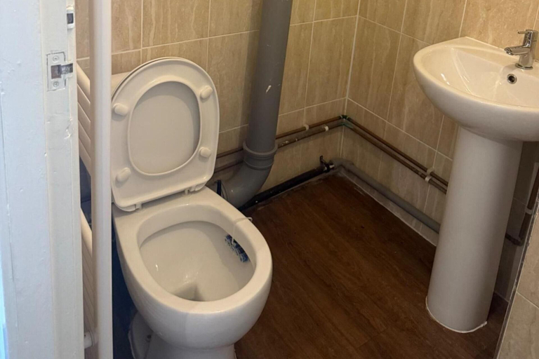 Bathroom 4, Apartment Sleeps 2, Wigan