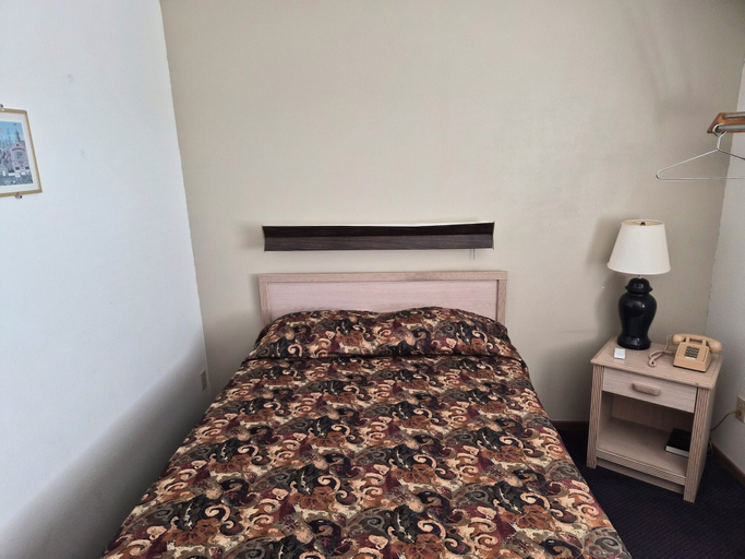 Bedroom 2, Drayton Inn, Pembina