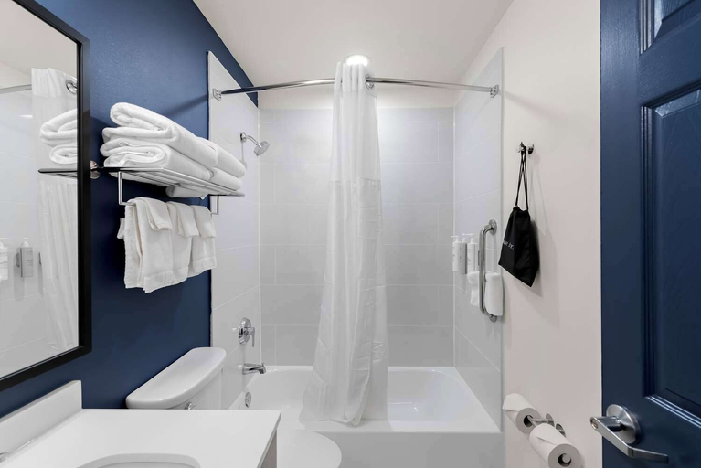Bathroom 5, Spark by Hilton Norfolk, Norfolk