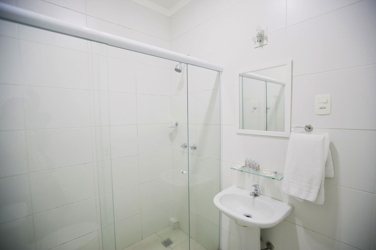 Bathroom, CLH SUITES Copacabana Domingos Ferreira, Rio de Janeiro