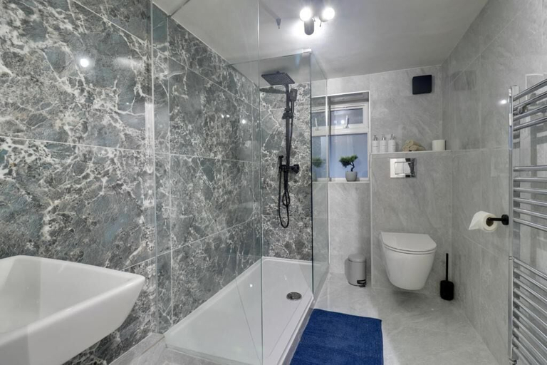 Bathroom 3, Southsea Luxury Apartment with Hot tub, Portsmouth