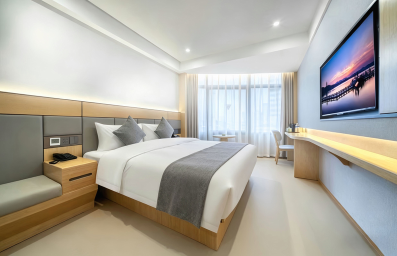 Bedroom, Golden Phoenix Hotel (Huangbeiling subway station, Shenzhen), Shenzhen