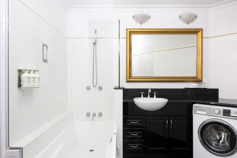 Bathroom 4, Adina Apartment Hotel Brisbane Anzac Square, Brisbane