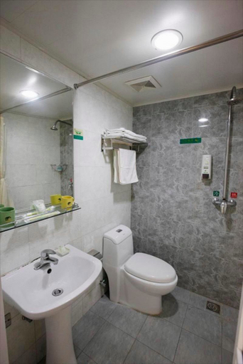 Bathroom 4, Beijing Dongdan Hotel, Beijing