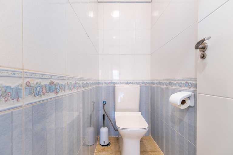 Bathroom 4, Las Ramblas, Alicante