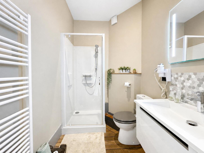 Bathroom 3, La cour des grands, Pas-de-Calais