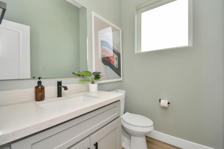 Bathroom 3, Paradise Palace Best Rooftop in HTX w Hot Tub, Houston