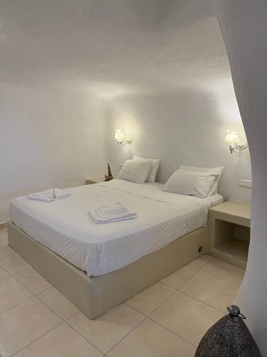 Room 4, Santo Caves Santorini Suite With Private Hot Tub, South Aegean