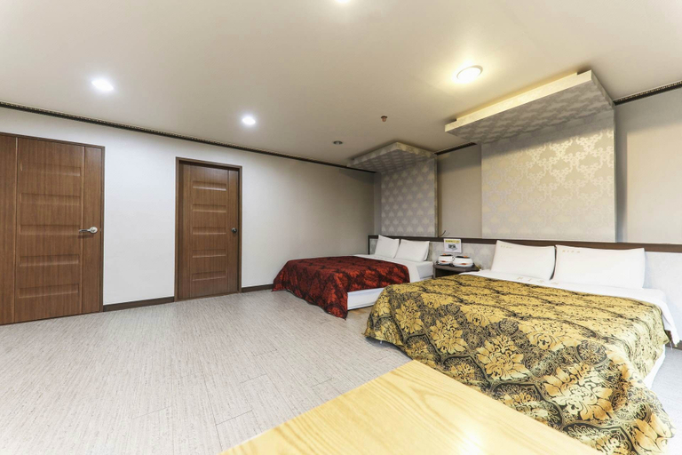 Bedroom 2, R.I Spa Hotel, Chungju