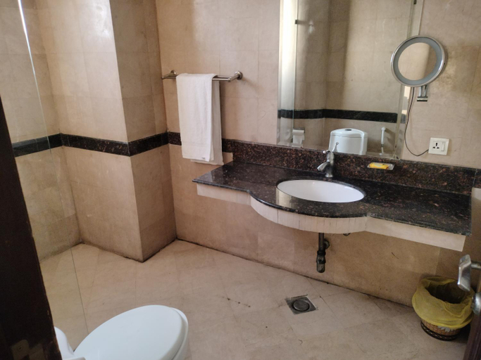 Bathroom 3, Panoramic Hotel, Lahore