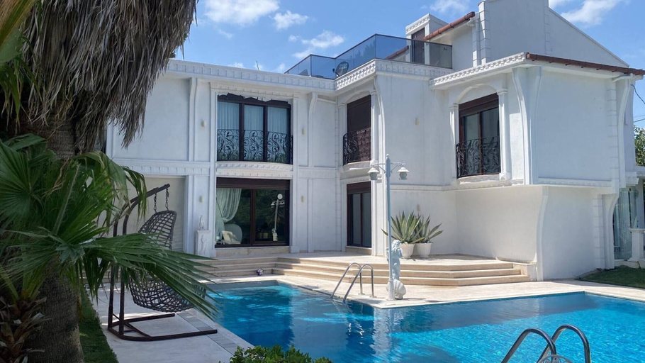 Primary image, 6-room Villa with Private Pool and Garden, Beylikduzu