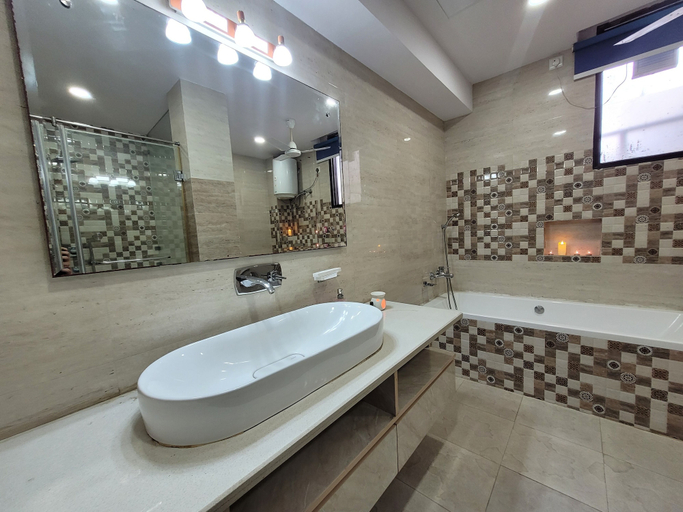 Bathroom 2, Isaki Suites by Ivory Stays, Gurgaon