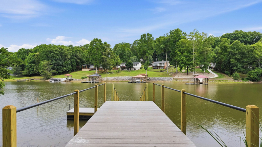 Interior 2, Poolside Paradise by Avantstay Waterfront Home + Pool + Spa Dock + Game Room Near Hiking, Catawba
