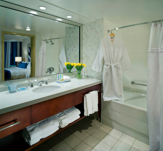 Bathroom 4, Inn at the Quay, Greater Vancouver