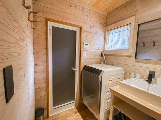 Bathroom 2, Baan Hakuba, Hakuba