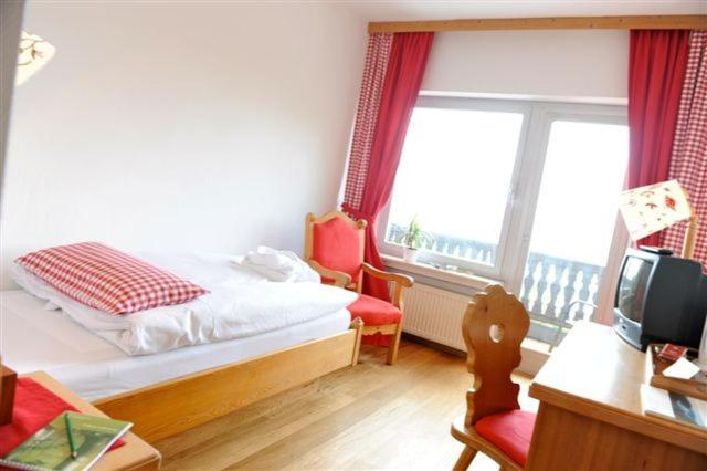 Bedroom 2, BELVEDERE - das BIO HOTEL Garni & SuiteHotel am Edersee ! Unser Geschenk fur Sie, auch die GasteCard, Waldeck-Frankenberg
