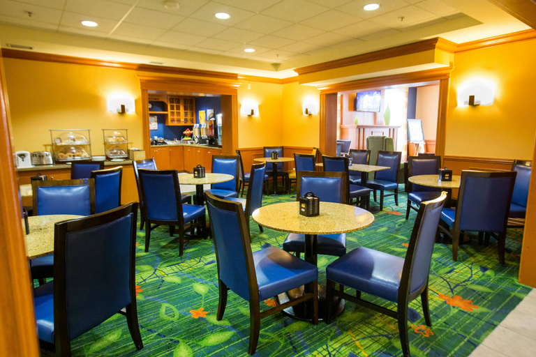 Food & Drinks, Fairfield Inn By Marriott Toronto Oakville, Halton