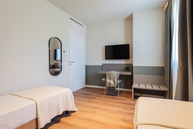 Room 3, Circle Bike Residence by Rent All Como., Como