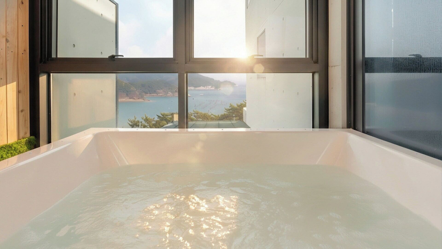 Bathroom 4, Yeosu Wellstay Pool Villa, Yeosu