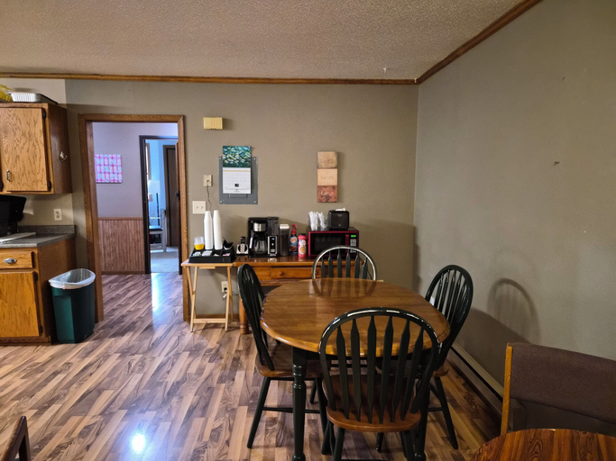 Others 5, Drayton Inn, Pembina
