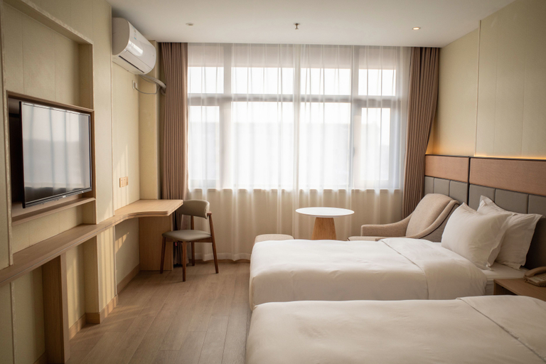 豪华双床房1.JPG, Joyful Star Hotel (Shanghai Pudong Airport2), Shanghai