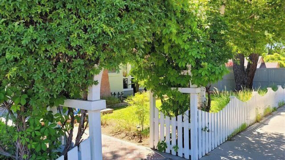 Interior 4, Chateau Paso by Avantstay Pool Table + Private Deck Walk to Downtown Paso, San Luis Obispo