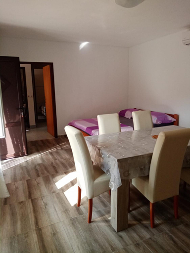 Others 3, Apartman Antonija, Biograd na Moru