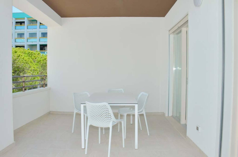 Terrace/patio 3, Enjoy Bibione in our Serene Flat, Venezia