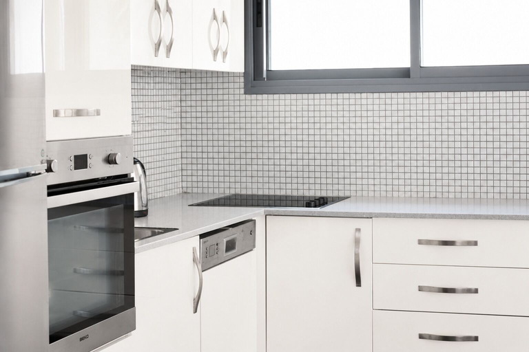 Private kitchen 4, Bright Garden View Apt Near the Beach