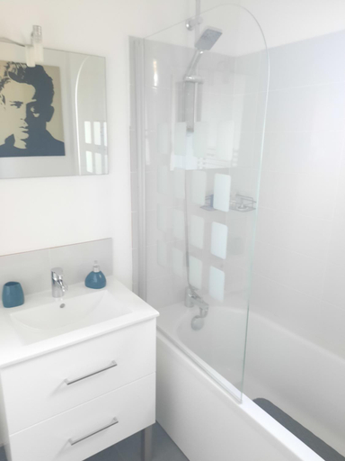 Bathroom 3, la conviviale, Calvados
