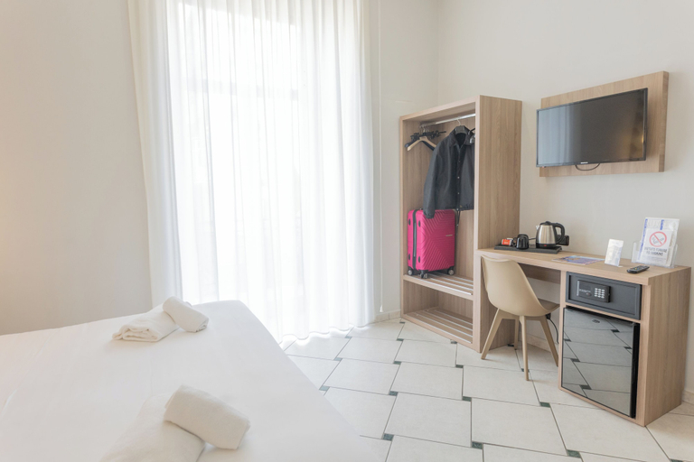 Bedroom 4, Garibaldi Suite, Napoli