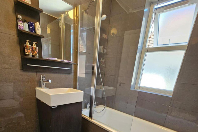 Bathroom, Apartment - Sleeps 4 & Free Parking, London