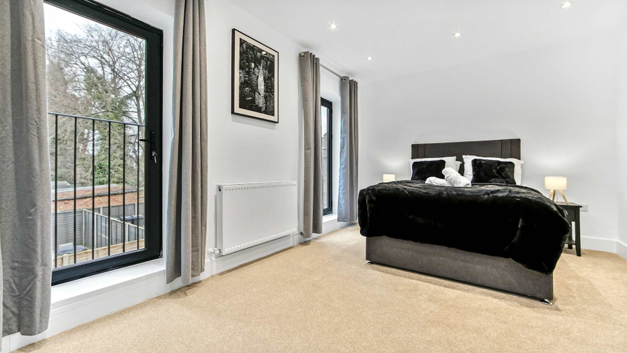 Room 3, Stylish East Croydon Apartment w Private Balcony, London