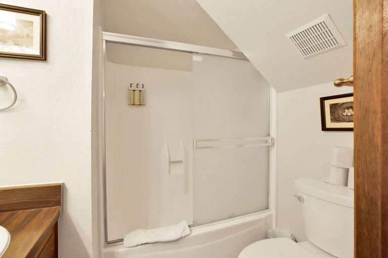 Bathroom 3, Summit Condo, San Bernardino