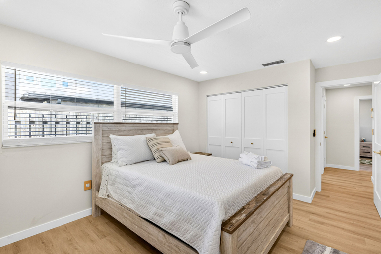 Room 5, Waterfront Home with Pool First Floor, Sarasota