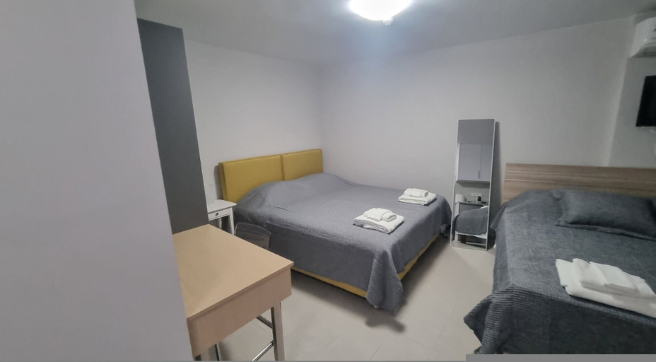 Bedroom 4, Feels Like Home, Attica