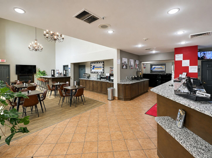 Food & Drinks 5, Ramada by Wyndham Sparta/At Speedway, Gallatin