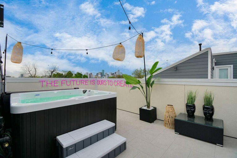 Sport & Beauty 5, Paradise Palace Best Rooftop in HTX w Hot Tub, Houston