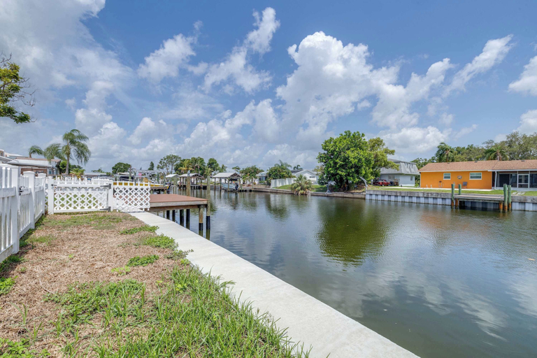 Property grounds 2, The Salty Siren's Cove 3bdr, Hillsborough