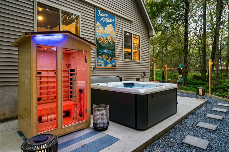 Room 4, Poconos Pines Escape Sauna Hot Tub Playground, Monroe
