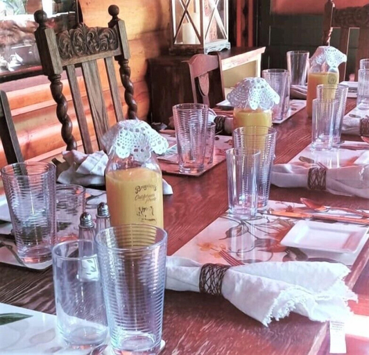 Food & Drinks 4, Gold Mountain Manor Bed and Breakfast, San Bernardino