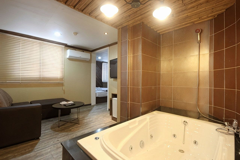 Bathroom 5, Busan Jaesongdong Max, Haeundae