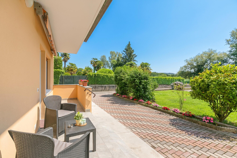 Terrace/patio 2, Diamond Lake Apartment 13918, Varese