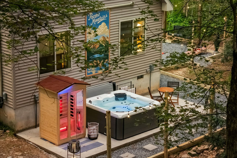 Room 2, Poconos Pines Escape Sauna Hot Tub Playground, Monroe
