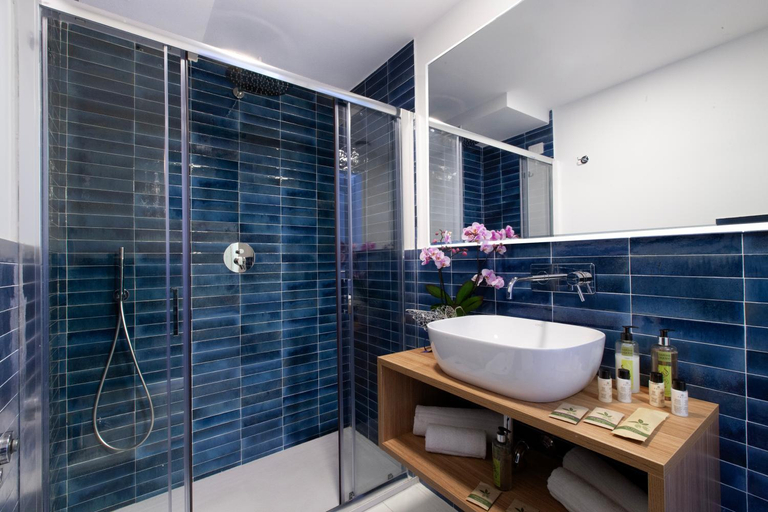 Bathroom 5, Admiral Hotel, Napoli